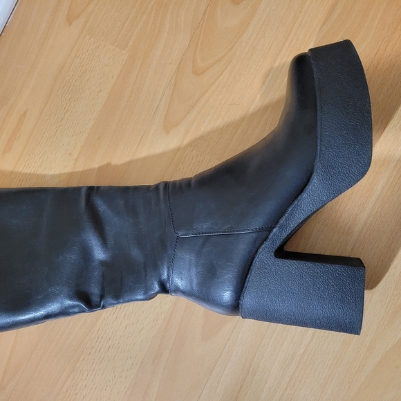 SOLD Lamoda Slick Nicks - Picture 4 of 10